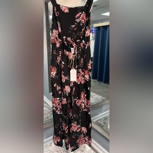 Jumpsuit Sadie and sage. Black with flowers.